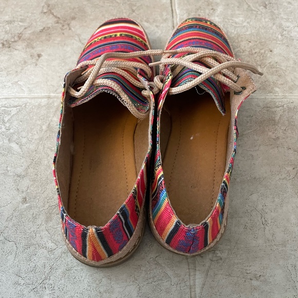 COLORFUL Mexico Designed Shoes - Picture 4 of 6